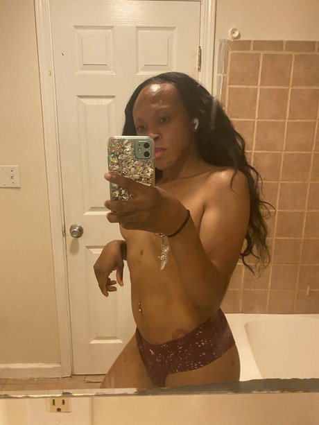 Naken läckt OnlyFans-bild av Kehlani Coleman
