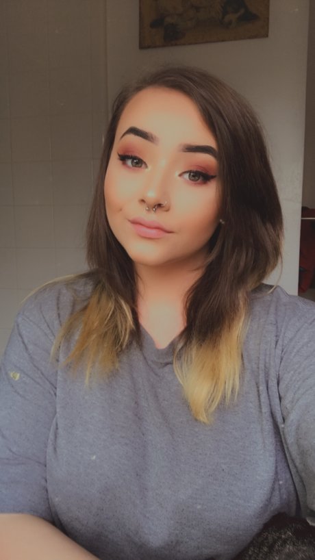 Nahá fotka uniklých OnlyFans od Samantha Grace