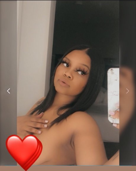 Alaston vuotanut OnlyFans-kuva Eryka Kah 