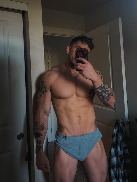 Alasti lekkinud OnlyFans-i pilt Raphael