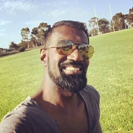 Foto nua vazada do OnlyFans de Raj Tuvok