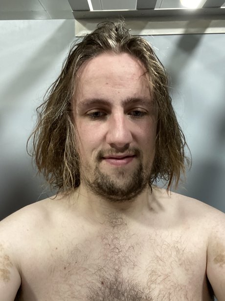 Naken lekkede OnlyFans-bilde av James