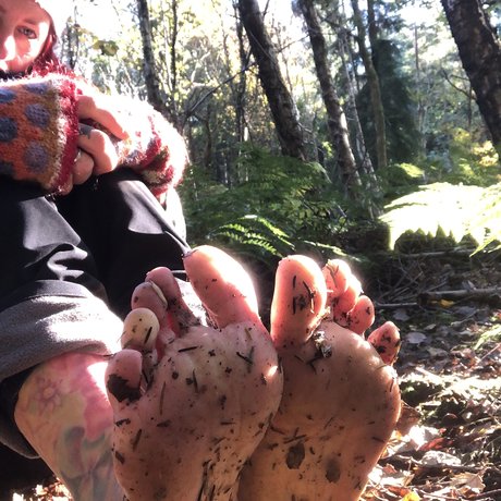 Naken läckt OnlyFans-bild av Trunaturefeet