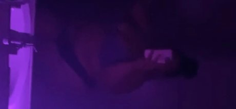 Alaston vuotanut OnlyFans-kuva Ariaaaa
