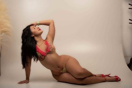 Foto di nudo di fuga di OnlyFans di Carolyne