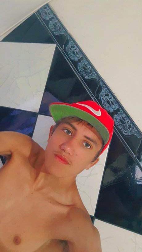 Alasti lekkinud OnlyFans-i pilt Gabriel Montaleone