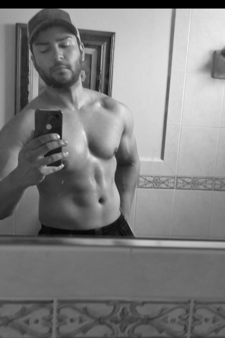 Naken läckt OnlyFans-bild av Abel Flores