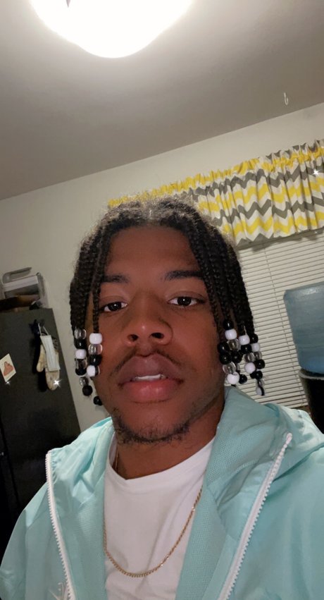 Alaston vuotanut OnlyFans-kuva Trey