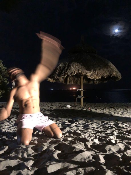 Nahá fotka uniklých OnlyFans od Subordinado2