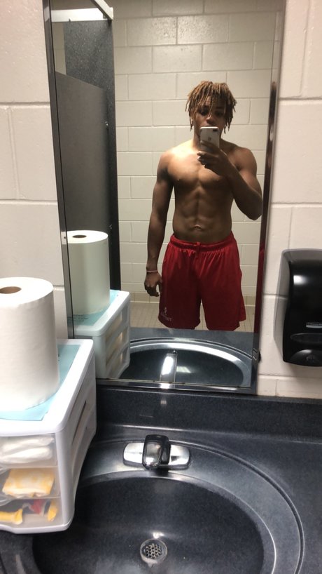 Обнаженная фотография утечки OnlyFans от Aaron