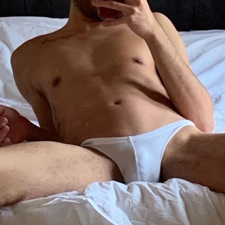 Naakte gelekte OnlyFans-foto van Ubi