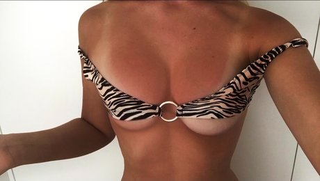 Naken läckt OnlyFans-bild av Janna Mller