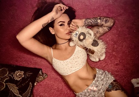 Alaston vuotanut OnlyFans-kuva Magictianna