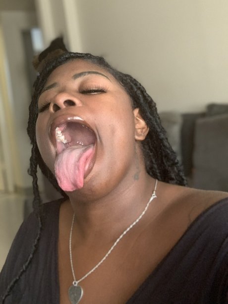 Naken läckt OnlyFans-bild av The Chocolate Energizer Bunni 