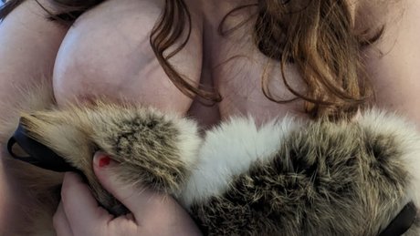 Naken läckt OnlyFans-bild av Thicc Fur Mommy 
