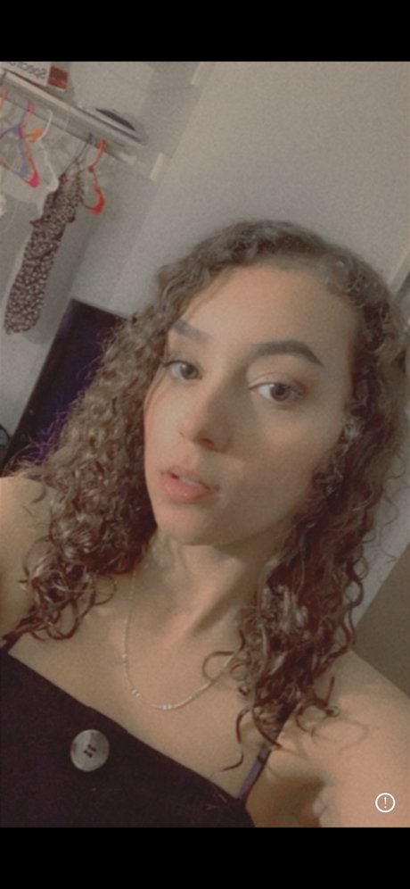 Photo nue de fuite OnlyFans de Goldenhoney