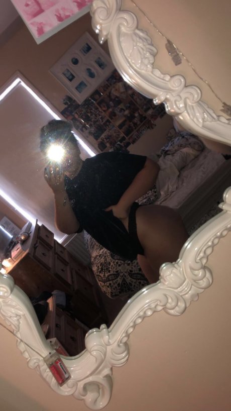 Обнаженная фотография утечки OnlyFans от Tay