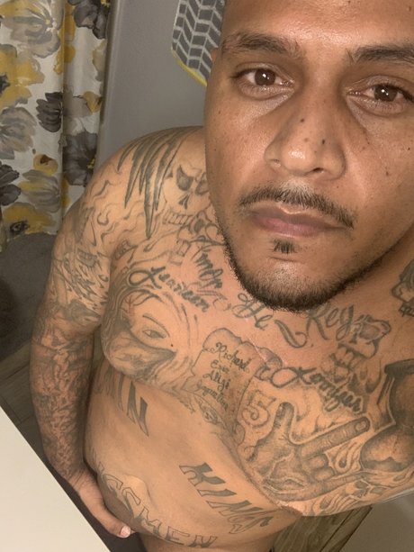 Naken läckt OnlyFans-bild av Your Papi