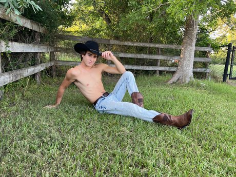 Обнаженная фотография утечки OnlyFans от Shredded Cowboy