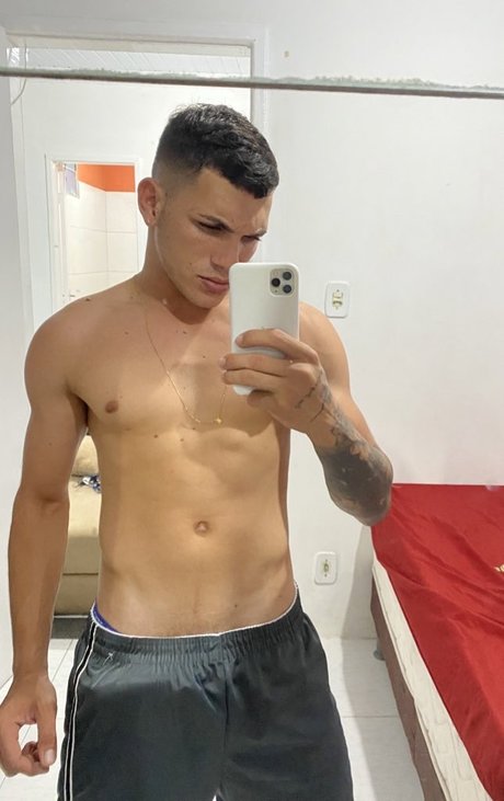 Naken läckt OnlyFans-bild av Tauan Ramos 