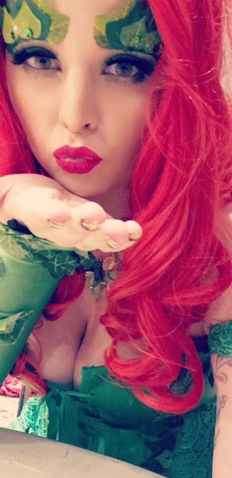 Naken läckt OnlyFans-bild av Raven Moon