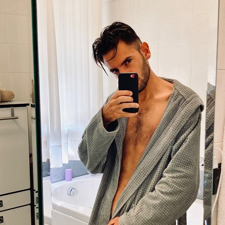 Nøgent lækket OnlyFans-billede af Lorenzo