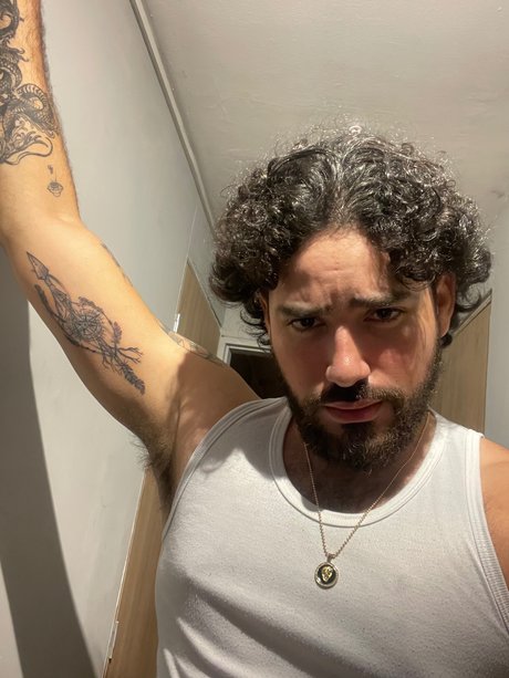 Alaston vuotanut OnlyFans-kuva Maximus