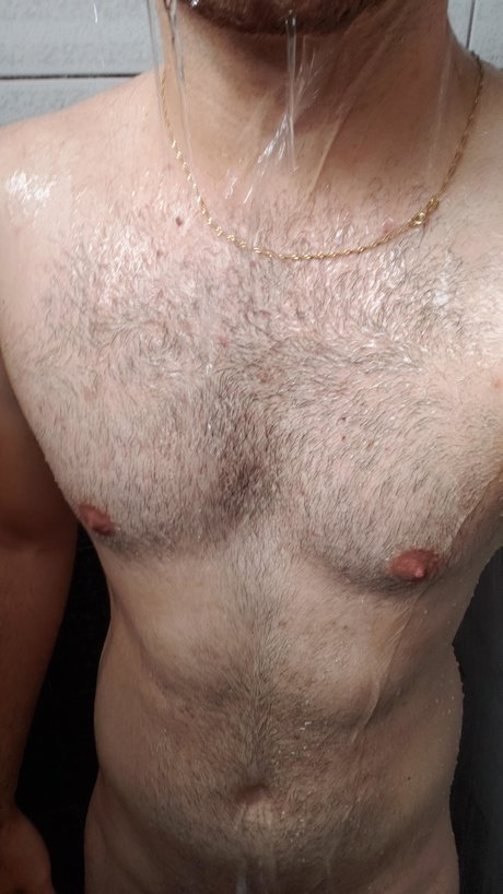 Naakte gelekte OnlyFans-foto van Tom Cardoso