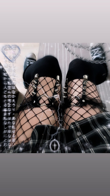 Nahá fotka uniklých OnlyFans od 2shytodie