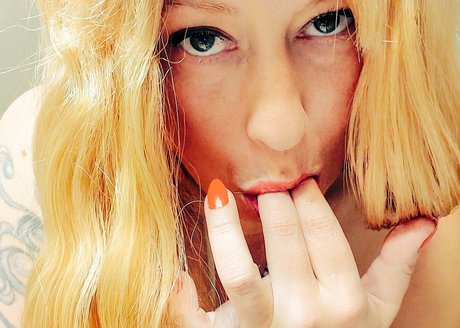 Naken läckt OnlyFans-bild av Liana The Italian Stallion 