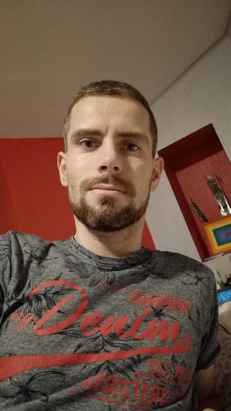 Naken läckt OnlyFans-bild av Jonathan