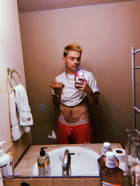 Naken läckt OnlyFans-bild av Nik