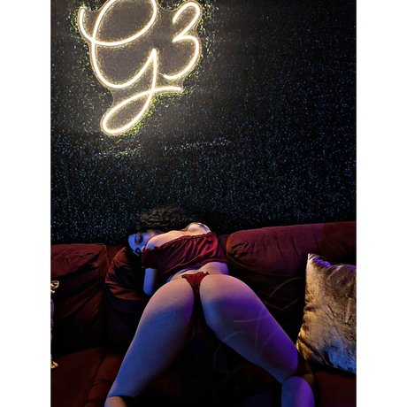 Alaston vuotanut OnlyFans-kuva Liza Renee