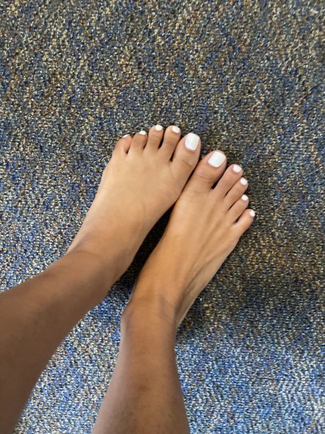 Naken läckt OnlyFans-bild av White Toes