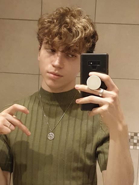 Foto nua vazada do OnlyFans de Ben