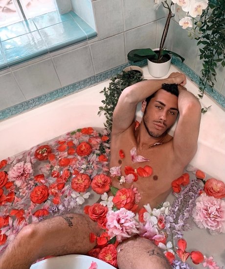 Naken läckt OnlyFans-bild av Ettore