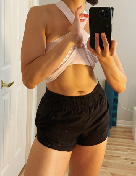 Foto nua vazada do OnlyFans de Ada