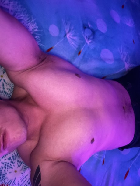 Photo nue de fuite OnlyFans de Riserbeck