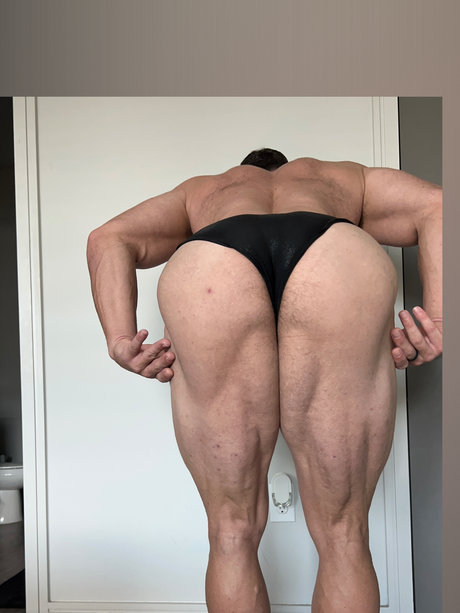 Alaston vuotanut OnlyFans-kuva Tbaby
