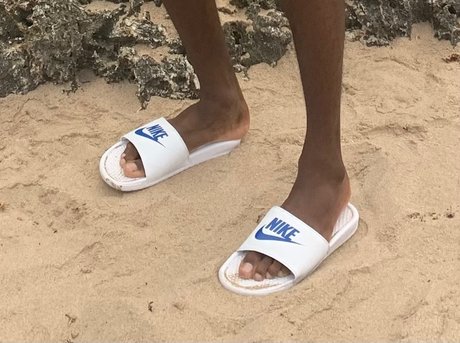 Naken läckt OnlyFans-bild av Only Feet 