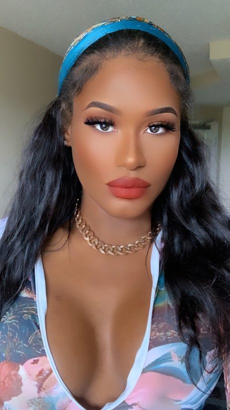 Alasti lekkinud OnlyFans-i pilt Tiffanylola