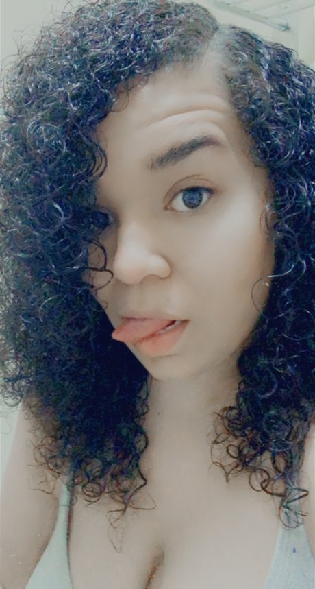 Naken läckt OnlyFans-bild av Scarlet Rose