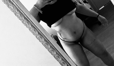 Alaston vuotanut OnlyFans-kuva Mermaidgioo