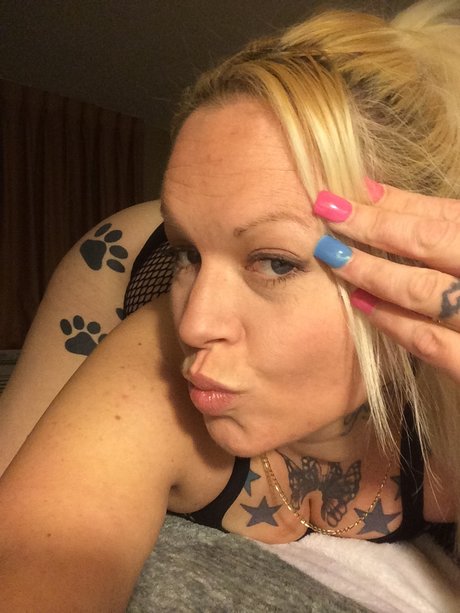 Naken läckt OnlyFans-bild av Trapbullient Pink