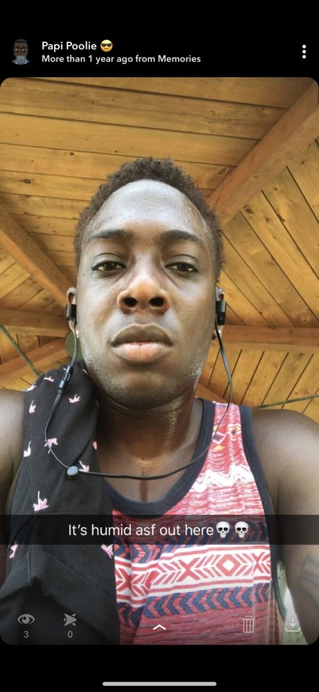 Naken läckt OnlyFans-bild av Poolie