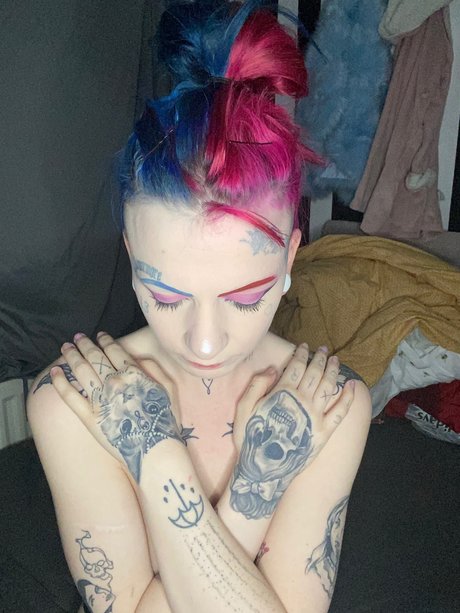 Naakte gelekte OnlyFans-foto van Babyquinn