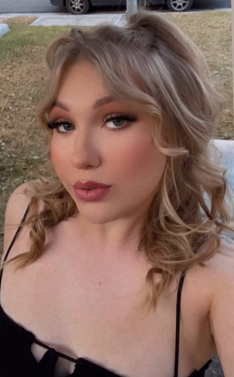 Alaston vuotanut OnlyFans-kuva 
