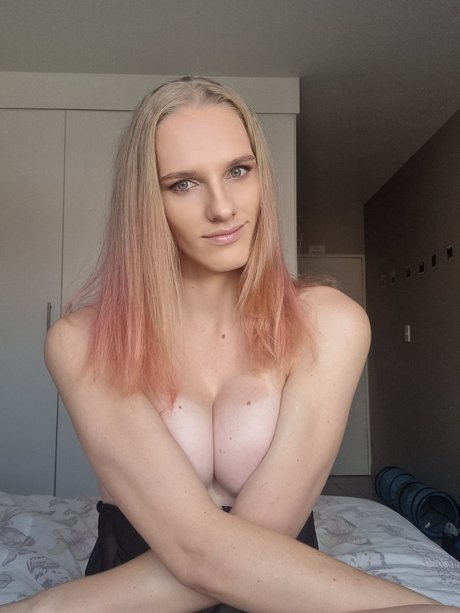 Naken läckt OnlyFans-bild av Your Favourite Transgirl