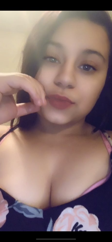 Nahá fotka uniklých OnlyFans od Raquel Ramirez