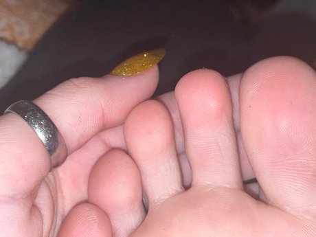 Nacktes geleaktes OnlyFans-Foto von Barefoot Baby